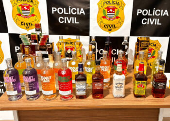 Adega é lacrada em São Sebastião e polícia apreende bebidas com indícios de irregularidade