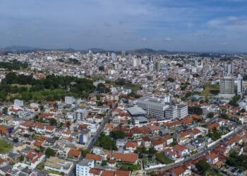 IPTU 2026 Lavras: emita online, pelo WhatsApp ou presencial. Desconto de até 10% até 10/03! Consulte valores, tire 2ª via e aproveite os benefícios fiscais!