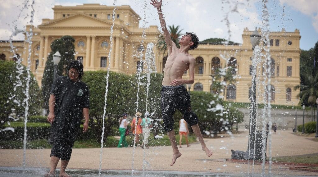 Na capital, as temperaturas variam entre 27°C e 33°C neste domingo (25). Foto: Divulgação/Governo de SP.