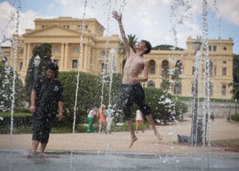 Na capital, as temperaturas variam entre 27°C e 33°C neste domingo (25). Foto: Divulgação/Governo de SP.