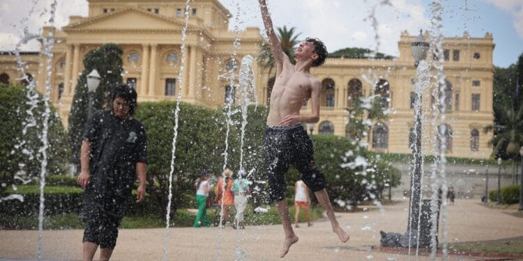 Na capital, as temperaturas variam entre 27°C e 33°C neste domingo (25). Foto: Divulgação/Governo de SP.