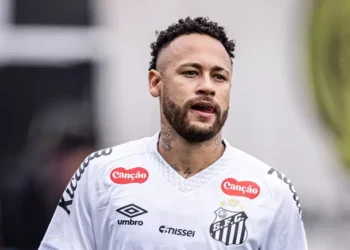 Após longa negociação, Santos renova contrato de Neymar até o fim de 2026