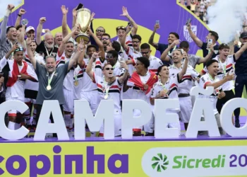 São Paulo comemora título da Copinha 2025 após vitória contra o Corinthians - Alexandre Battibugli / Agência Paulistão