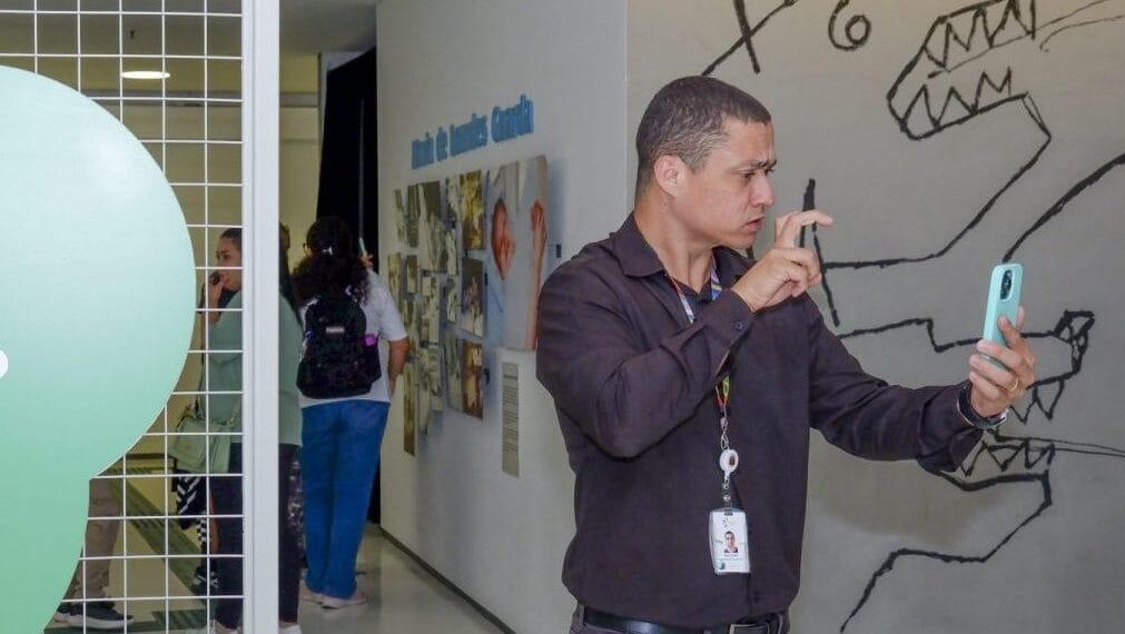 Atividade on-line é gratuita e ministrada por professores surdos