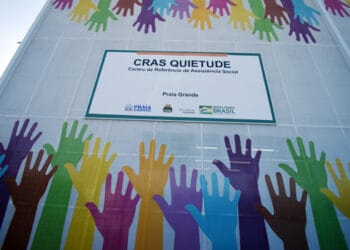 Mora em Praia Grande? Saiba como agendar no CRAS, quais benefícios você tem direito e onde ficam as 6 unidades. Tudo gratuito e sem complicação!