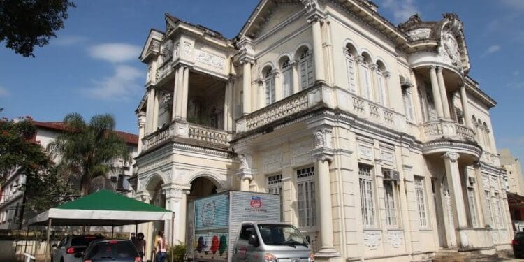 Veja os endereços e telefones das 8 unidades do CRAS Santos (SECRAS). Saiba como acessar Bolsa Família, BPC, Nossa Família e CadÚnico de graça. Guia completo!