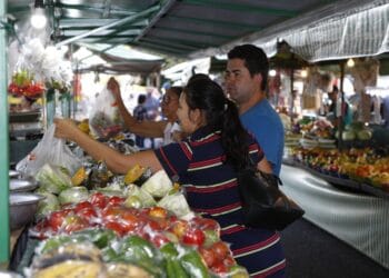 Confira todas as feiras livres em Uberlândia com endereços completos, horários e dias de funcionamento atualizados. Saiba onde comprar produtos frescos perto de você hoje!