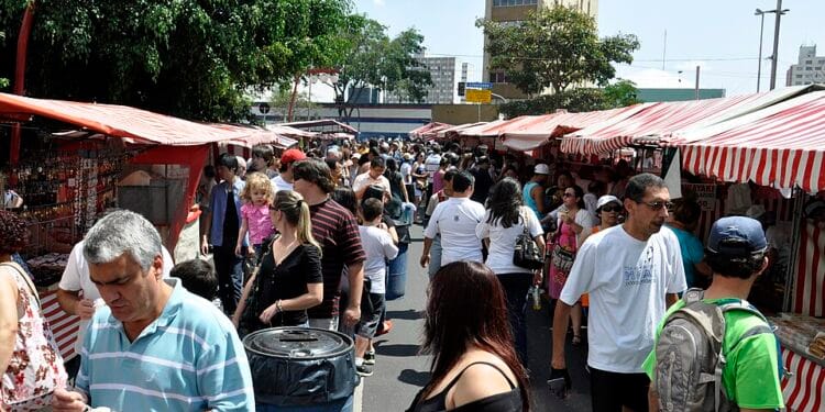 feira livre no bairro da Liberdade hoje