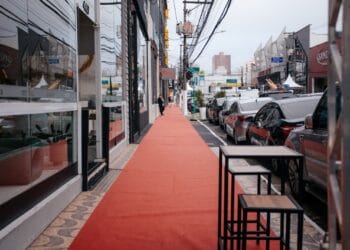 A Jurubatuba Week 2026 começa hoje em São Bernardo! Descubra como aproveitar os descontos de até 50% no maior polo de móveis a céu aberto do Brasil.