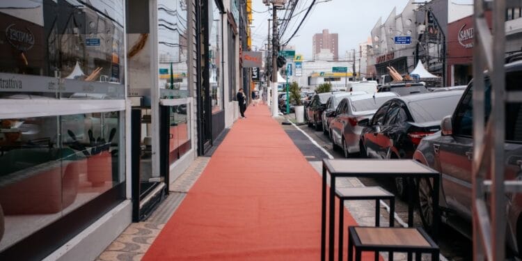 A Jurubatuba Week 2026 começa hoje em São Bernardo! Descubra como aproveitar os descontos de até 50% no maior polo de móveis a céu aberto do Brasil.