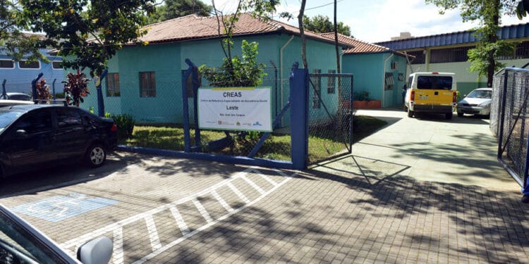 CREAS São José dos Campos: 4 unidades (Sul, Centro-Norte, Leste e Integra). Saiba endereços, telefones e quando procurar o CREAS — violência doméstica, abuso, negligência e muito mais.