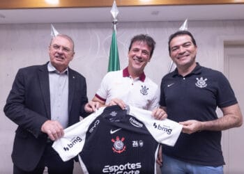 Fernando Diniz novo técnico do Corinthians 2026 apresentação CT Joaquim Grava
