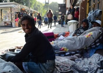 O que Fazer para Ajudar Pessoas em Situação de Rua? Benefícios, Direitos e Como Agir