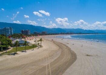 Praia da Enseada em Bertioga vale a pena? Veja os melhores trechos, onde o mar é mais tranquilo, onde ficar e os erros que podem estragar sua visita.